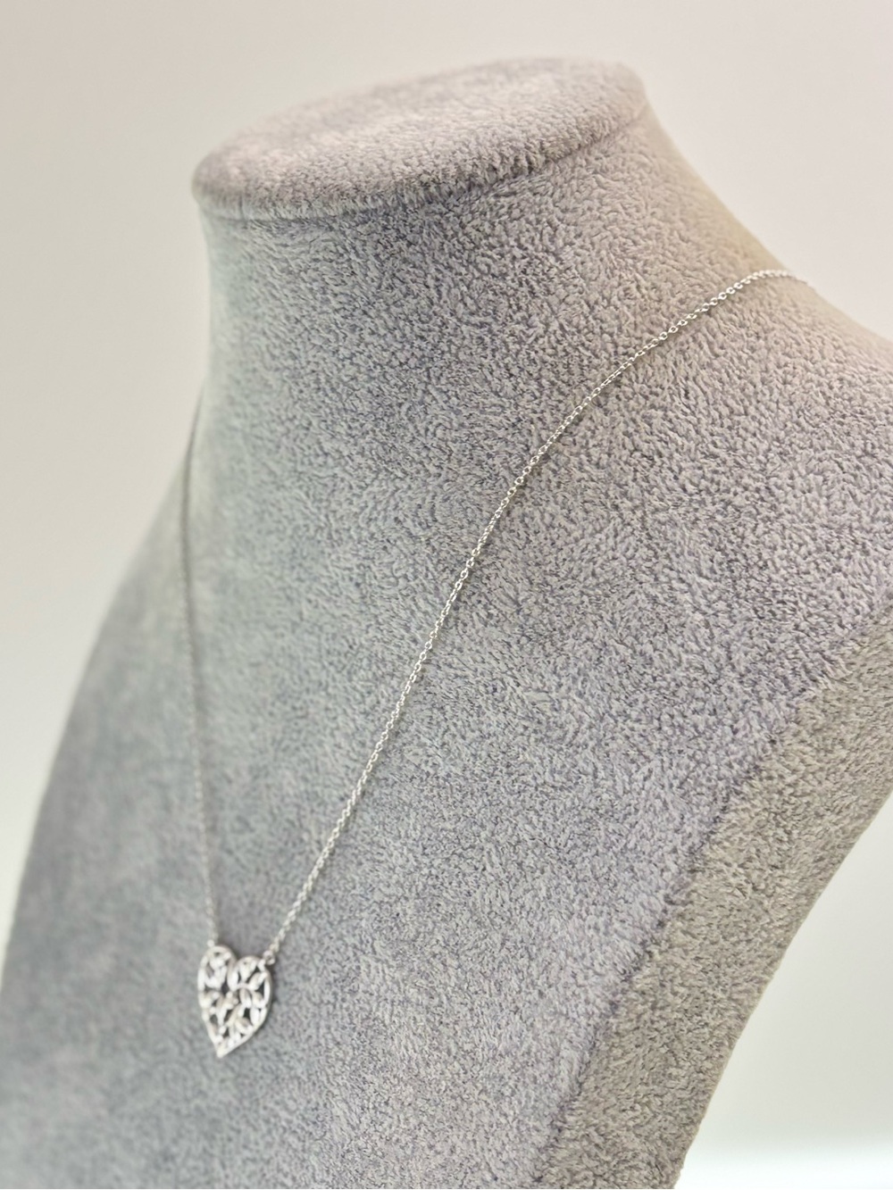 Tiffany & Co. Sterling silver Olive Leaf Heart Pendant Necklace 20" - Picture 7 of 9
